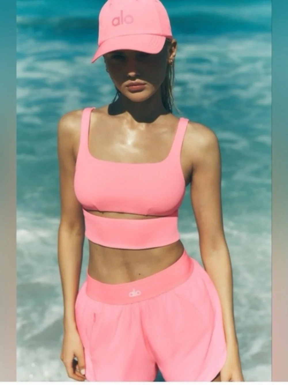 ALO Yoga Slit bra neon bubblegum